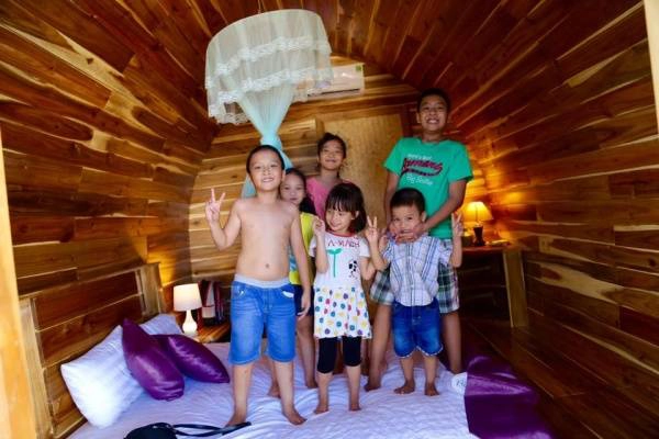 Một lều có sức chứa đủ cho cả một gia đình nhỏ Một lều có sức chứa đủ cho cả một gia đình nhỏ