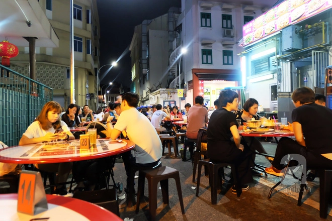 Vào giờ cao điểm, bạn có thể phải chờ 20-30 phút mới có đồ ăn. Vào giờ cao điểm, bạn có thể phải chờ 20-30 phút mới có đồ ăn.