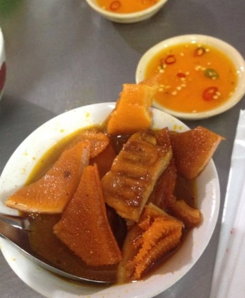 Chén phá lấu dậy mùi không cưỡng lại được. Ảnh: Trần Hoàng Ân Chén phá lấu dậy mùi không cưỡng lại được. Ảnh: Trần Hoàng Ân