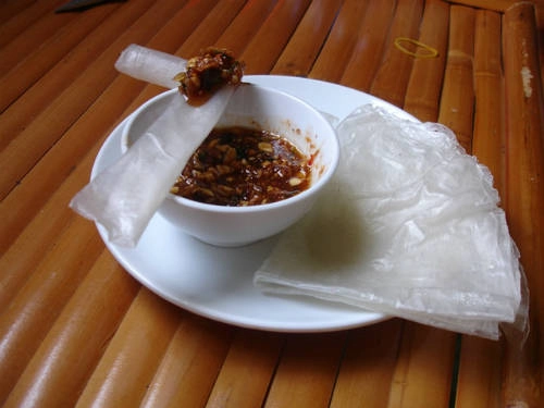 Món ăn vặt cuốn hút nhiều giới trẻ bởi vị chua cay độc đáo từ nước chấm me. Món ăn vặt cuốn hút nhiều giới trẻ bởi vị chua cay độc đáo từ nước chấm me.