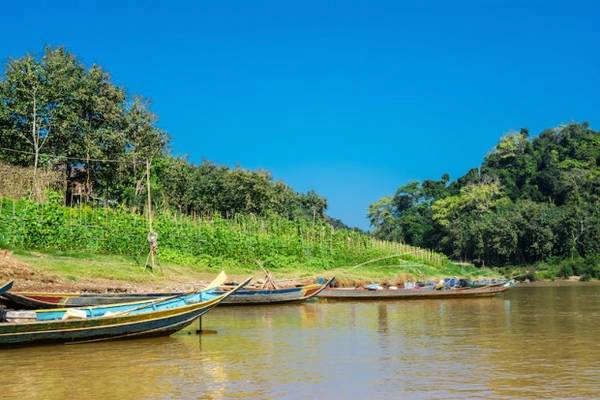 Sông Mekong có độ dài khoảng 4.350km là con sông lớn nhất khu vực Đông Nam Á, bắt nguồn từ Trung Quốc và đi qua 5 quốc gia trong vùng trong đó có Lào. Ảnh:Magazine.tripzilla.com Sông Mekong có độ dài khoảng 4.350km là con sông lớn nhất khu vực Đông Nam Á, bắt nguồn từ Trung Quốc và đi qua 5 quốc gia trong vùng trong đó có Lào. Ảnh:Magazine.tripzilla.com