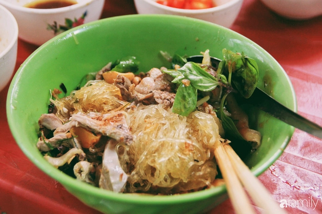 ha-noi-7-quan-bun-mien-ngan-tron-khong-biet-qua-phi-de-chong-choi-voi-mua-oi-buc-ivivu-8