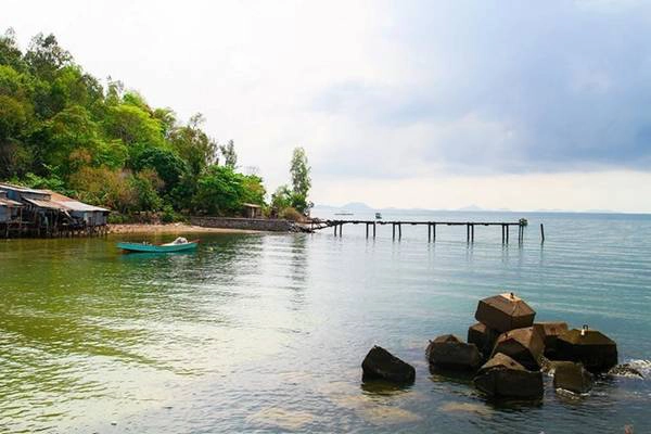 Đảo Hải Tặc thuộc xã Tiền Hải, huyện Hà Tiên, tỉnh Kiên Giang. Đây là một quần đảo gồm 16 hòn đảo. Trong đó, lớn nhất là đảo hòn Tre (hòn Đốc) cách đảo Phú Quốc 40 km. Ảnh: Hữu Anh. Đảo Hải Tặc thuộc xã Tiền Hải, huyện Hà Tiên, tỉnh Kiên Giang. Đây là một quần đảo gồm 16 hòn đảo. Trong đó, lớn nhất là đảo hòn Tre (hòn Đốc) cách đảo Phú Quốc 40 km. Ảnh: Hữu Anh.