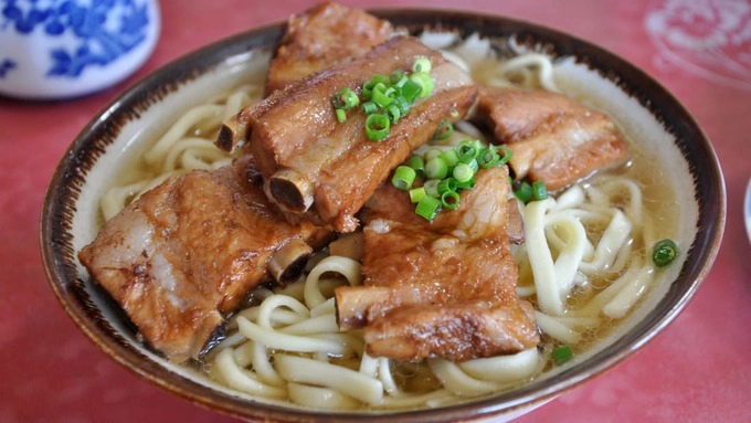 Yaeyama, Ishigaki và Iriomote, đảo Okinawa Vùng Okinawa nổi tiếng với văn hóa và ẩm thực đặc sắc. Ở đây, thực khách có cơ hội thưởng thức các món súp, mì hay nhiều loại đặc sản như thức uống địa phương awamori, rong nho, món cơm taco nấu mướp đắng... Yaeyama, Ishigaki và Iriomote, đảo Okinawa Vùng Okinawa nổi tiếng với văn hóa và ẩm thực đặc sắc. Ở đây, thực khách có cơ hội thưởng thức các món súp, mì hay nhiều loại đặc sản như thức uống địa phương awamori, rong nho, món cơm taco nấu mướp đắng...