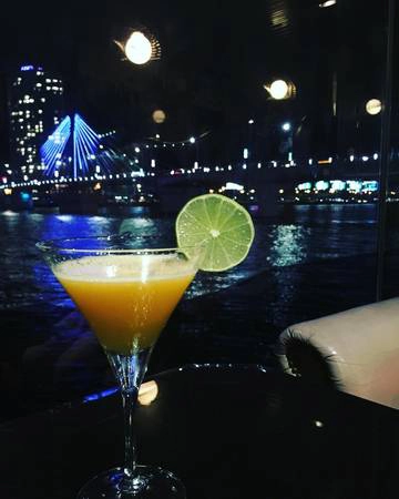 Thong thả ngắm Đà Nẵng về đêm từ Memory Lounge. Ảnh: @mrvothanhtam