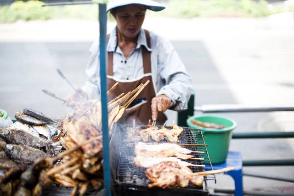 Việc thưởng thức những món ăn đường phố đã trở thành một trải nghiệm không thể bỏ qua của du khách