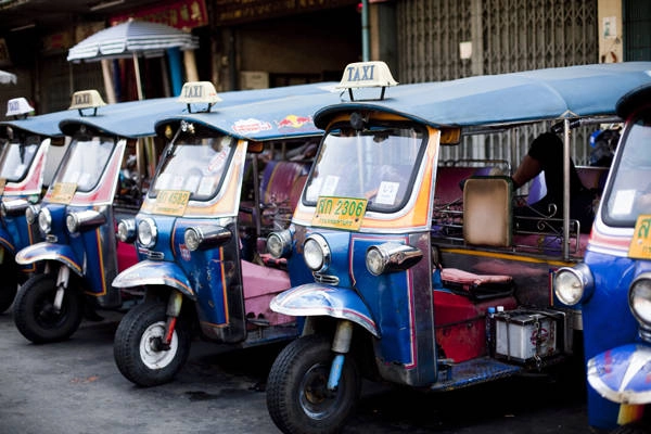 Du lịch Bangkok bằng tuk tuk