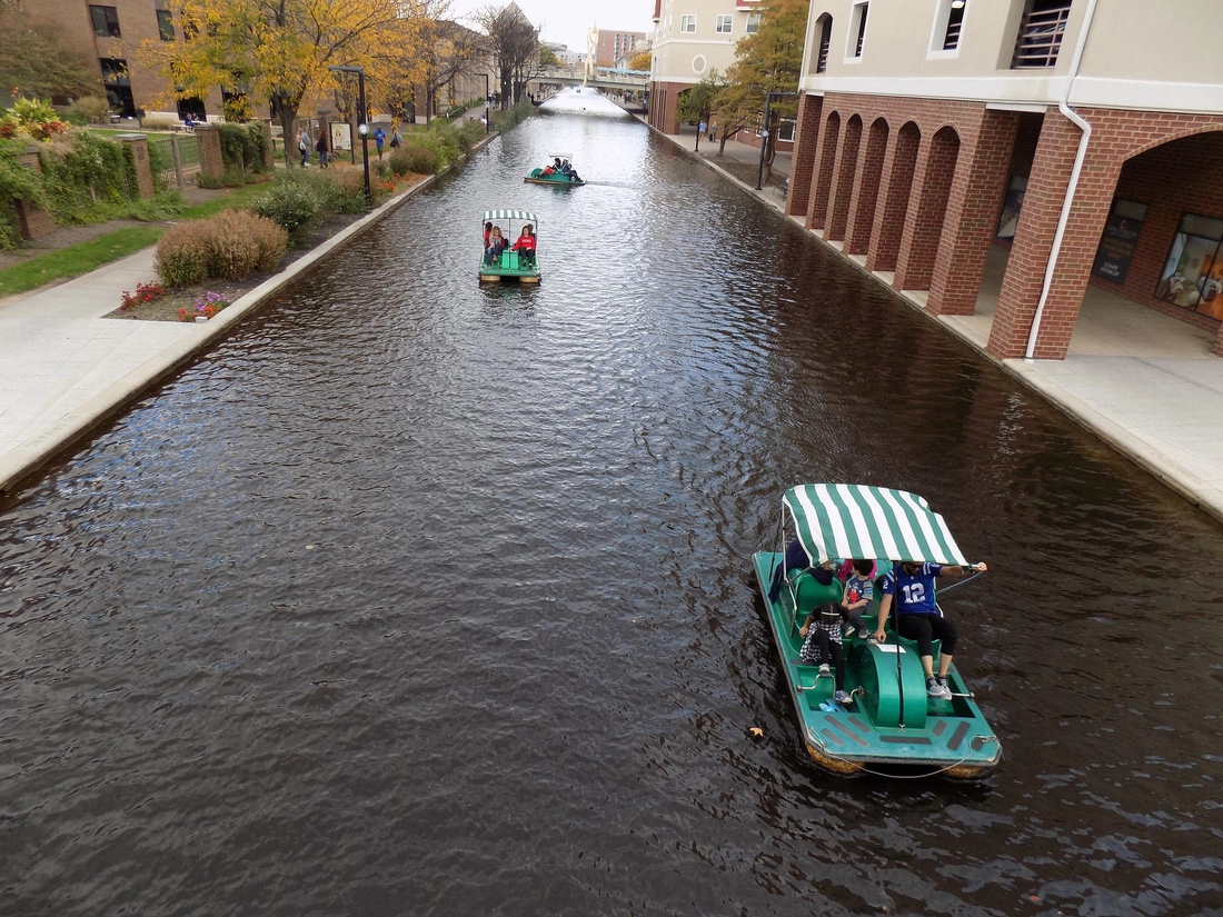 Con kênh đào Indianapolis sẽ là nơi lý tưởng cho du khách đi bộ ngắm cảnh hay đạp thuyền dọc kênh
