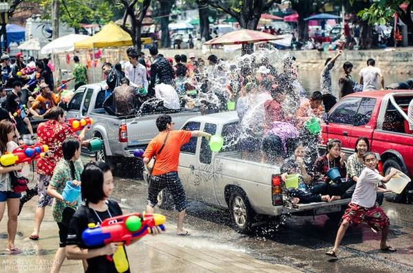 Té nước là một trong những hoạt động hút du khách của Thái Lan trong lễ hội Songkran. Ảnh: Andrewtaylor. Té nước là một trong những hoạt động hút du khách của Thái Lan trong lễ hội Songkran. Ảnh: Andrewtaylor.