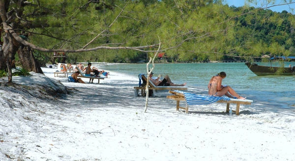 Vịnh Saceren thơ mộng. Ảnh: thepartyboat.asia