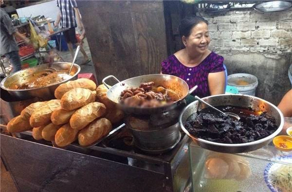 Vừa ngon vừa rẻ - nơi đâu qua hẻm ăn vặt Xóm Chiếu? (Ảnh: Internet) Vừa ngon vừa rẻ - nơi đâu qua hẻm ăn vặt Xóm Chiếu? (Ảnh: Internet)