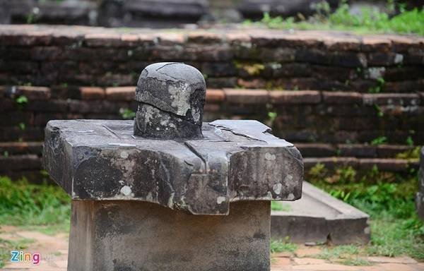 Hiện, các công trình tại đây hầu hết đều không còn nguyên vẹn. Nhưng thế hậu sau vẫn có thể phần nào hình dung thời hoàng kim của các triều đại Chăm Pa xưa. Ảnh: Lê Hiếu. Hiện, các công trình tại đây hầu hết đều không còn nguyên vẹn. Nhưng thế hậu sau vẫn có thể phần nào hình dung thời hoàng kim của các triều đại Chăm Pa xưa. Ảnh: Lê Hiếu.