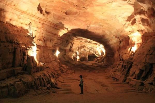 Vườn quốc gia Phong Nha - Kẻ Bàng (Quảng Bình) được công nhận là di sản thế giới ở Việt Nam vào năm 2013. Thế nhưng, từ trước đó, đây đã là điểm đến thu hút của du khách trong và ngoài nước. Ảnh: Thousandwonders. Vườn quốc gia Phong Nha - Kẻ Bàng (Quảng Bình) được công nhận là di sản thế giới ở Việt Nam vào năm 2013. Thế nhưng, từ trước đó, đây đã là điểm đến thu hút của du khách trong và ngoài nước. Ảnh: Thousandwonders.