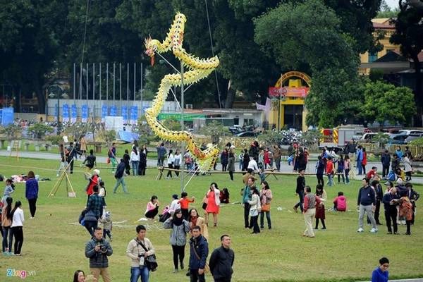 Các điểm tham quan tại đây gồm khu khảo cổ trên đường Hoàng Diệu, Hoàng thành, cột cờ Hà Nội... Ảnh: Anh Tuấn. Các điểm tham quan tại đây gồm khu khảo cổ trên đường Hoàng Diệu, Hoàng thành, cột cờ Hà Nội... Ảnh: Anh Tuấn.