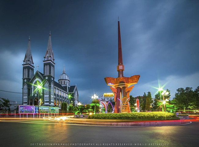 Nhà thờ Chánh Tòa Phú Cường.