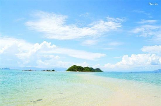 Ở đảo Điệp Sơn có con đường dưới đáy biển rất độc đáo. Ảnh: Phan Lộc. Ở đảo Điệp Sơn có con đường dưới đáy biển rất độc đáo. Ảnh: Phan Lộc.