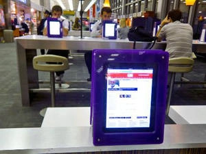 Du lịch Mỹ - Sân bay JFK, Mỹ - Sử dụng iPad miễn phí - iVIVU.com 