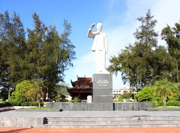 Khu di tích nhà lưu niệm Bác Hồ tại huyện đảo Cô Tô. Ảnh: halongtourism Khu di tích nhà lưu niệm Bác Hồ tại huyện đảo Cô Tô. Ảnh: halongtourism