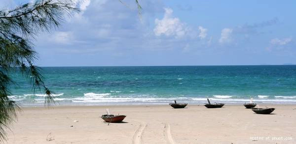 Biển Vàn Chải hoang sơ đầy mơ mộng. Ảnh: Phuot.com Biển Vàn Chải hoang sơ đầy mơ mộng. Ảnh: Phuot.com