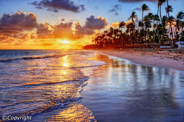 Cảnh quan tuyệt đẹp, đặc biệt là vào lúc hoàng hôn ở Bias Tugal. Ảnh: bali-indonesia.com Cảnh quan tuyệt đẹp, đặc biệt là vào lúc hoàng hôn ở Bias Tugal. Ảnh: bali-indonesia.com
