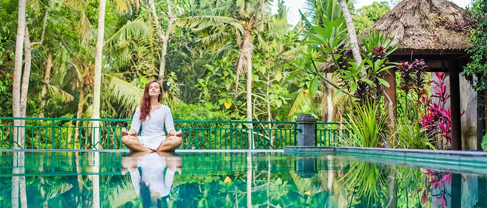 5. Chăm sóc sức khỏe ở Ubud: Ubud không chỉ là trung tâm văn hóa truyền thống của Bali, mà giờ đây còn là trung tâm của một phong trào chăm sóc sức khỏe toàn diện. Bạn có thể học yoga tại The Yoga Barn, hay ghé nhà hàng The Seeds of Life thưởng thức ẩm thực tươi sống, giải độc. Ảnh: Myhandbook.com.