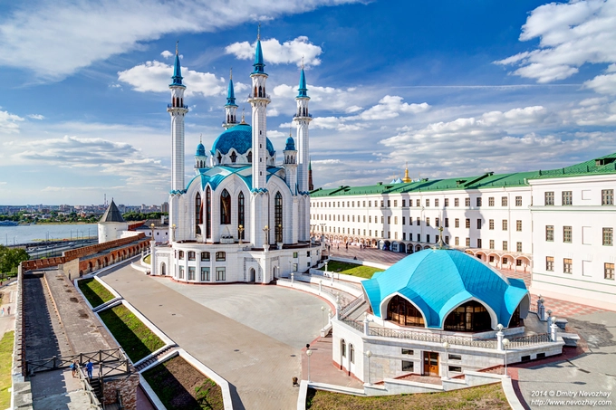 Thăm điện Kremlin Kazan Đây là một trong những quần thể kiến trúc đẹp nhất của Nga. Điện Kremlin Kazan được du khách yêu thích bởi kiến trúc cổ, mang đậm phong cách văn hóa Tatar và Nga. Nơi đây còn lưu giữ ký ức sống động về các hoàng tử Bulgar, chiến binh Thành Cát Tư Hãn và những Khan (vua, thủ lĩnh) của đế chế Golden Horde. Ảnh: Dmitry Nevozhay. Thăm điện Kremlin Kazan Đây là một trong những quần thể kiến trúc đẹp nhất của Nga. Điện Kremlin Kazan được du khách yêu thích bởi kiến trúc cổ, mang đậm phong cách văn hóa Tatar và Nga. Nơi đây còn lưu giữ ký ức sống động về các hoàng tử Bulgar, chiến binh Thành Cát Tư Hãn và những Khan (vua, thủ lĩnh) của đế chế Golden Horde. Ảnh: Dmitry Nevozhay.