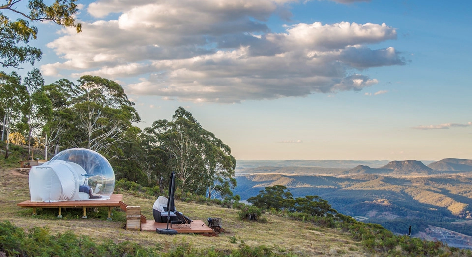  Bubbletent, Australia: Không ít du khách đến Australia bỏ qua vùng nông thôn rộng lớn ở thung lũng Capertee, hẻm núi vĩ đại nhất nước này. Nơi đây nổi tiếng với địa hình gồ ghề của những vách núi đá cao chót vót. Ảnh: Telegraph.