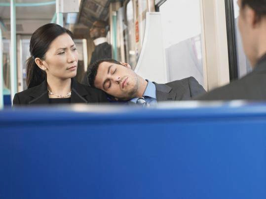 Ngồi bên cạnh phụ nữ: Khi ngồi chờ xe bus, hoặc lựa chọn chỗ ngồi trên chuyến xe, bạn nên lựa chọn chỗ ngồi bên cạnh phụ nữ địa phương, bởi việc này sẽ giúp bạn tránh khỏi những sự cố không may xảy ra. Ngồi bên cạnh phụ nữ: Khi ngồi chờ xe bus, hoặc lựa chọn chỗ ngồi trên chuyến xe, bạn nên lựa chọn chỗ ngồi bên cạnh phụ nữ địa phương, bởi việc này sẽ giúp bạn tránh khỏi những sự cố không may xảy ra.