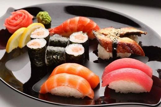 Sushi có rất nhiều loại để thực khách thưởng thức: Nigiri, Makizushi, Inarizushi, Chirashizushi, Oshizushi. Sushi có rất nhiều loại để thực khách thưởng thức: Nigiri, Makizushi, Inarizushi, Chirashizushi, Oshizushi.