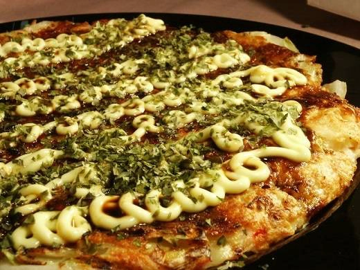 Okonomiyaki hay còn được biết với tên gọi gần gũi là bánh xèo Nhật Bản Okonomiyaki hay còn được biết với tên gọi gần gũi là bánh xèo Nhật Bản