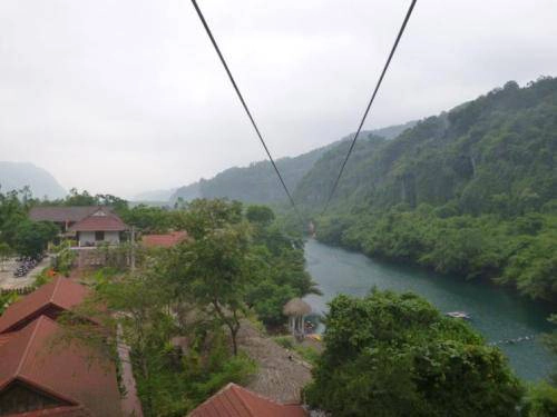 Dây zipline vắt ngang qua sông Chày. Ảnh: lonelyplanet Dây zipline vắt ngang qua sông Chày. Ảnh: lonelyplanet