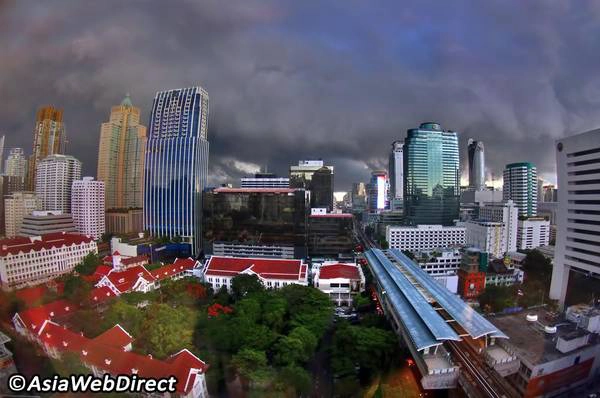 Có rất nhiều trải nghiệm thú vị du khách nên thử ở Bangkok khi trời mưa. Ảnh: bangkok.com