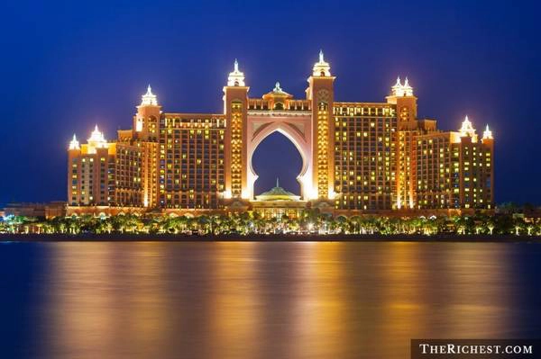 Nghỉ dưỡng ở Atlantis: Nằm trên đảo nhân tạo The Palm, khu nghỉ dưỡng Atlantis có đầy đủ cơ sở vật chất và dịch vụ để bạn có thể ở đây cả tháng mà không biết chán. Du khách sẽ có cơ hội bơi cùng cá heo, khám phá bể thủy sinh khổng lồ, đi thuyền, thư giãn ở Spa, tập gym, chơi tennis và tham gia nhiều hoạt động thú vị khác. Nghỉ dưỡng ở Atlantis: Nằm trên đảo nhân tạo The Palm, khu nghỉ dưỡng Atlantis có đầy đủ cơ sở vật chất và dịch vụ để bạn có thể ở đây cả tháng mà không biết chán. Du khách sẽ có cơ hội bơi cùng cá heo, khám phá bể thủy sinh khổng lồ, đi thuyền, thư giãn ở Spa, tập gym, chơi tennis và tham gia nhiều hoạt động thú vị khác.