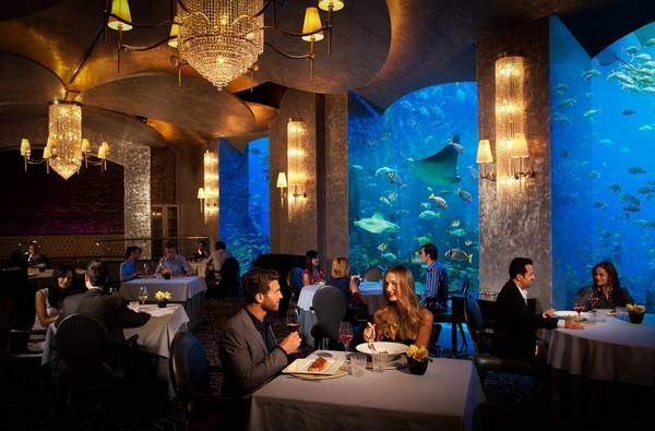 Thưởng thức bữa sáng muộn thứ sáu: Thứ sáu là ngày cuối tuần ở Dubai, vào buổi sáng các khách sạn thường đưa ra các gói ăn buffet thỏa thích với những món hảo hạng. Ngoài ra, đây còn là cách để gặp gỡ, giao thiệp và làm quen, đáng để bạn bỏ ra một số tiền không nhỏ. Thưởng thức bữa sáng muộn thứ sáu: Thứ sáu là ngày cuối tuần ở Dubai, vào buổi sáng các khách sạn thường đưa ra các gói ăn buffet thỏa thích với những món hảo hạng. Ngoài ra, đây còn là cách để gặp gỡ, giao thiệp và làm quen, đáng để bạn bỏ ra một số tiền không nhỏ.