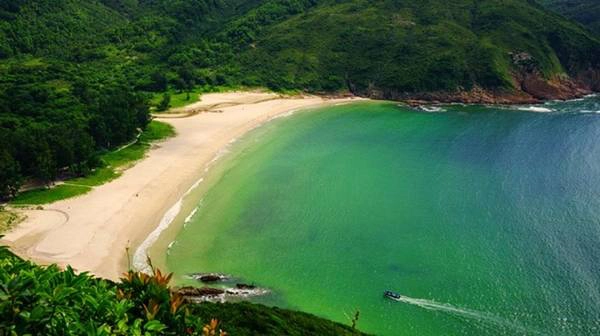 Long Ke Wan: Là nơi có phong cảnh tuyệt vời, Long Ke Wan là địa danh bạn nên đến nếu muốn sở hữu những tấm hình chụp cảnh bãi biển đẹp mắt. Không chỉ là một địa điểm cắm trại lý tưởng, Long Ke Wan còn là nơi thú vị để bạn nghỉ dưỡng và tận hưởng bầu không khí yên bình. Chỉ có một cách để đến đây là bắt taxi từ Saigon Dongba và đi bộ thêm 45 phút dọc theo đường mòn. Long Ke Wan: Là nơi có phong cảnh tuyệt vời, Long Ke Wan là địa danh bạn nên đến nếu muốn sở hữu những tấm hình chụp cảnh bãi biển đẹp mắt. Không chỉ là một địa điểm cắm trại lý tưởng, Long Ke Wan còn là nơi thú vị để bạn nghỉ dưỡng và tận hưởng bầu không khí yên bình. Chỉ có một cách để đến đây là bắt taxi từ Saigon Dongba và đi bộ thêm 45 phút dọc theo đường mòn.