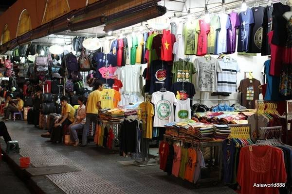 1. Chợ Bến Thành nằm bên quảng trường Quách Thị Trang và công viên 23/9. Đây là một trong những khu chợ nổi tiếng nhất Sài Gòn, cũng là một trong những biểu tượng của thành phố. Trong danh sách những khu chợ tuyệt vời nhất thế giới USA Today (Mỹ), chợ Bến Thành đứng thứ 15. Ảnh: Asiaworld888. 1. Chợ Bến Thành nằm bên quảng trường Quách Thị Trang và công viên 23/9. Đây là một trong những khu chợ nổi tiếng nhất Sài Gòn, cũng là một trong những biểu tượng của thành phố. Trong danh sách những khu chợ tuyệt vời nhất thế giới USA Today (Mỹ), chợ Bến Thành đứng thứ 15. Ảnh: Asiaworld888.