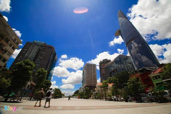 5. Tòa nhà Bitexco là tòa nhà cao nhất TP HCM hiện nay. Điểm tham quan hút du khách nhất của tòa nhà là Sky Decks tại tầng 49, đài quan sát cao nhất thành phố. Ảnh: Lê Quân. 5. Tòa nhà Bitexco là tòa nhà cao nhất TP HCM hiện nay. Điểm tham quan hút du khách nhất của tòa nhà là Sky Decks tại tầng 49, đài quan sát cao nhất thành phố. Ảnh: Lê Quân.