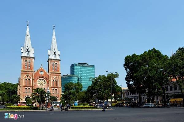 8. Nhà thờ Đức Bà (quận 1) là một công trình nhà thờ Công giáo nói riêng và tôn giáo nói chung rất đặc sắc, có quy mô thuộc loại lớn nhất ở Việt Nam. Đây là điểm tham quan, chụp hình lý tưởng của du khách khi đến Sài Gòn. Ảnh: Mạnh Thắng. 8. Nhà thờ Đức Bà (quận 1) là một công trình nhà thờ Công giáo nói riêng và tôn giáo nói chung rất đặc sắc, có quy mô thuộc loại lớn nhất ở Việt Nam. Đây là điểm tham quan, chụp hình lý tưởng của du khách khi đến Sài Gòn. Ảnh: Mạnh Thắng.