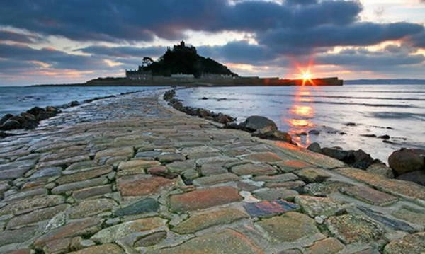 Địa điểm: Tỉnh Cornwall, gần Penzance Địa điểm: Tỉnh Cornwall, gần Penzance