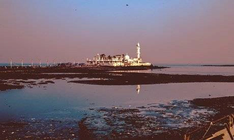 Địa điểm: Hòn đảo xa bờ tại Worli, Mumbai Địa điểm: Hòn đảo xa bờ tại Worli, Mumbai