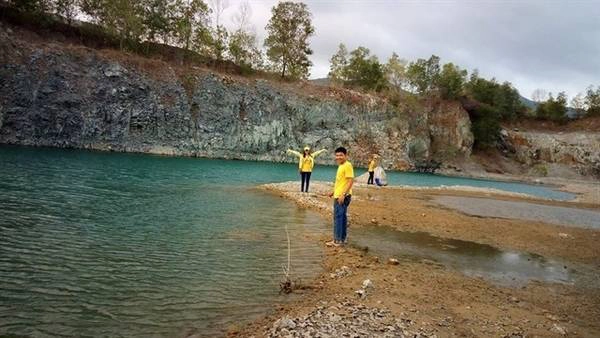 Hồ nước xanh ngắt tuyệt đẹp. Ảnh: ST Hồ nước xanh ngắt tuyệt đẹp. Ảnh: ST