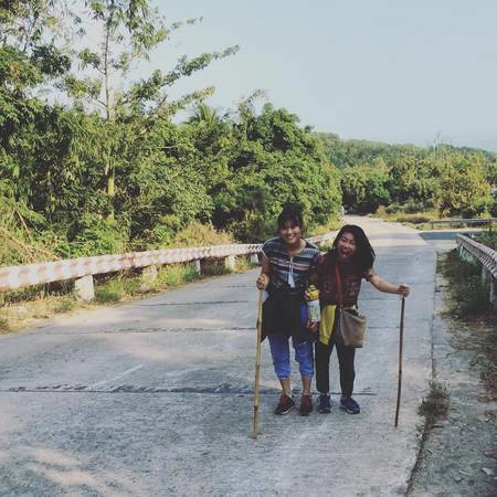 Núi Cấm (An Giang): Núi Cấm cao 705m nằm trong dãy Thất Sơn huyền bí, với khí hậu mát mẻ và phong cảnh đẹp. Nơi đây có nhiều truyền thuyết, huyền thoại đầy bí ẩn, thu hút phượt thủ chinh phục. Con đường lên núi nhìn từ xa như một con rắn ngoằn ngoèo nằm vắt ngang từ chân tới đỉnh núi. Mỗi độ cao lại có những điều thú vị khác nhau. Nếu chuyến đi bắt đầu từ sáng sớm sẽ nhìn thấy những đám mây bay là là trên mặt đất trải rộng khắp cánh đồng lúa mênh mông. Ảnh: binhminh13dsk Núi Cấm (An Giang): Núi Cấm cao 705m nằm trong dãy Thất Sơn huyền bí, với khí hậu mát mẻ và phong cảnh đẹp. Nơi đây có nhiều truyền thuyết, huyền thoại đầy bí ẩn, thu hút phượt thủ chinh phục. Con đường lên núi nhìn từ xa như một con rắn ngoằn ngoèo nằm vắt ngang từ chân tới đỉnh núi. Mỗi độ cao lại có những điều thú vị khác nhau. Nếu chuyến đi bắt đầu từ sáng sớm sẽ nhìn thấy những đám mây bay là là trên mặt đất trải rộng khắp cánh đồng lúa mênh mông. Ảnh: binhminh13dsk