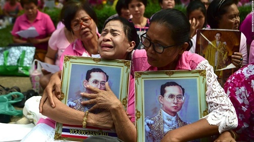 Vua Bhumibol qua đời vào tháng 10/2016, ở tuổi 88. Ảnh: CNN.