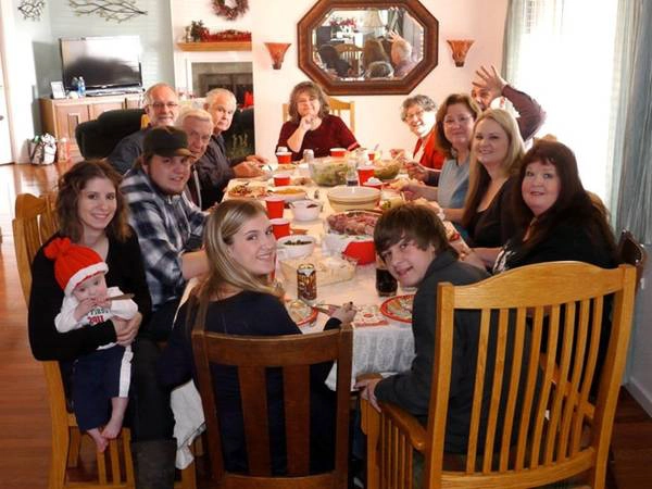 Đến muộn ở Argentina: Nếu bạn đến đúng giờ khi tham dự một sự kiện xã hội ở Argentina, nhất là tiệc tại gia, bạn sẽ thấy mình là người tới đầu tiên. Việc đến muộn khoảng nửa tiếng so với thời gian mời được coi là lịch sự, để chủ nhà có thời gian chuẩn bị. Ảnh: Rafaelhiatt/Blogspot. Đến muộn ở Argentina: Nếu bạn đến đúng giờ khi tham dự một sự kiện xã hội ở Argentina, nhất là tiệc tại gia, bạn sẽ thấy mình là người tới đầu tiên. Việc đến muộn khoảng nửa tiếng so với thời gian mời được coi là lịch sự, để chủ nhà có thời gian chuẩn bị. Ảnh: Rafaelhiatt/Blogspot.