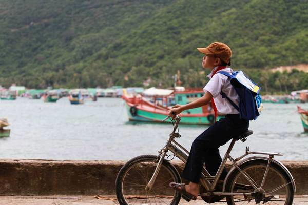 Người dân cực kỳ thân thiện: Thực sự không có nhiều điểm đến du lịch mà người dân lại vui vẻ chào đón bạn như ở đảo Nam Du, và bạn sẽ nhanh chóng nhận ra điều này ngay khi bước chân vào địa phận của đảo. Rất nhiều du khách đã từng đến thăm đảo đều có chung một một nhận định rằng, người dân đảo Nam Du rất nhiệt tình và tốt bụng, họ có thể mang đến cho bạn sự yên tâm và nhiều tiếng cười. Ảnh: Giang Pham/flickr.com Người dân cực kỳ thân thiện: Thực sự không có nhiều điểm đến du lịch mà người dân lại vui vẻ chào đón bạn như ở đảo Nam Du, và bạn sẽ nhanh chóng nhận ra điều này ngay khi bước chân vào địa phận của đảo. Rất nhiều du khách đã từng đến thăm đảo đều có chung một một nhận định rằng, người dân đảo Nam Du rất nhiệt tình và tốt bụng, họ có thể mang đến cho bạn sự yên tâm và nhiều tiếng cười. Ảnh: Giang Pham/flickr.com