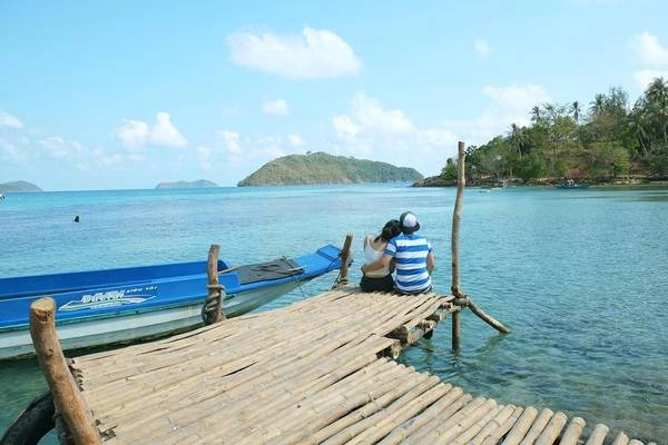 Thoải mái khám phá hòn đảo theo cách riêng của mình: Ở Nam Du, du lịch mới chỉ bắt đầu nhen nhóm, vậy nên bạn sẽ chẳng tìm được một dịch vụ sang chảnh, hoành tráng được trang bị từ A tới Z. Nhưng vậy lại hay, bởi bạn sẽ được những người dân bản địa đưa đi thăm thú, nhìn ngắm những vẻ đẹp, những lát cắt cuộc sống mà không một tour du lịch nào có thể mang lại được. Ảnh: buubuu212/instagram Thoải mái khám phá hòn đảo theo cách riêng của mình: Ở Nam Du, du lịch mới chỉ bắt đầu nhen nhóm, vậy nên bạn sẽ chẳng tìm được một dịch vụ sang chảnh, hoành tráng được trang bị từ A tới Z. Nhưng vậy lại hay, bởi bạn sẽ được những người dân bản địa đưa đi thăm thú, nhìn ngắm những vẻ đẹp, những lát cắt cuộc sống mà không một tour du lịch nào có thể mang lại được. Ảnh: buubuu212/instagram