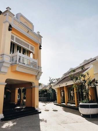 Rượu lúa mạch có màu vàng, vị chua ngọt, độ cồn thấp ngang bia. Rượu lúa mạch có màu vàng, vị chua ngọt, độ cồn thấp ngang bia.
