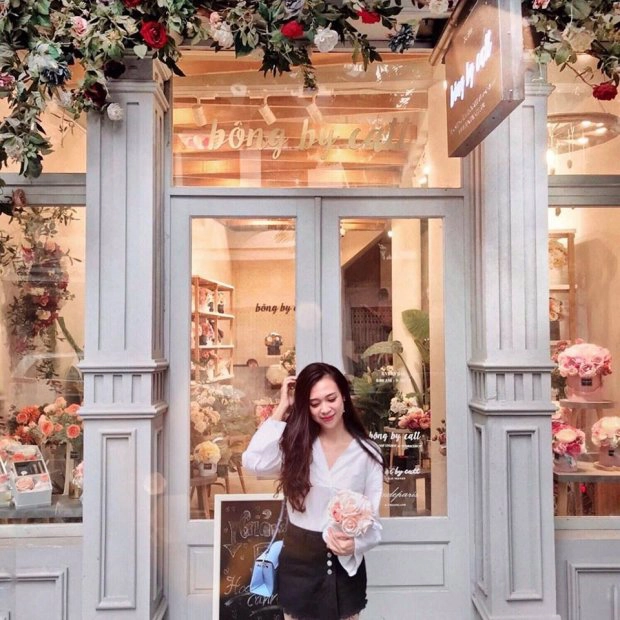 Cô gái 9x xinh đẹp được yêu mến bởi nụ cười tỏa nắng, sống cùng niềm đam mê khám phá thế giới bất tận. Cô gái 9x xinh đẹp được yêu mến bởi nụ cười tỏa nắng, sống cùng niềm đam mê khám phá thế giới bất tận.