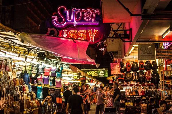 Một góc khu chợ đêm Patpong. Ảnh: bangkok.com