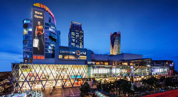 Khách sạn gần ngay trung tâm mua sắm Central World . Ảnh: tourist.central.co.th